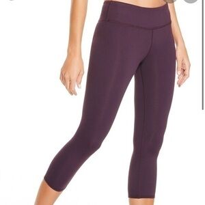 Fabletics Salar Capri Leggings Cropped Tights Eggplant Purple Size XS
